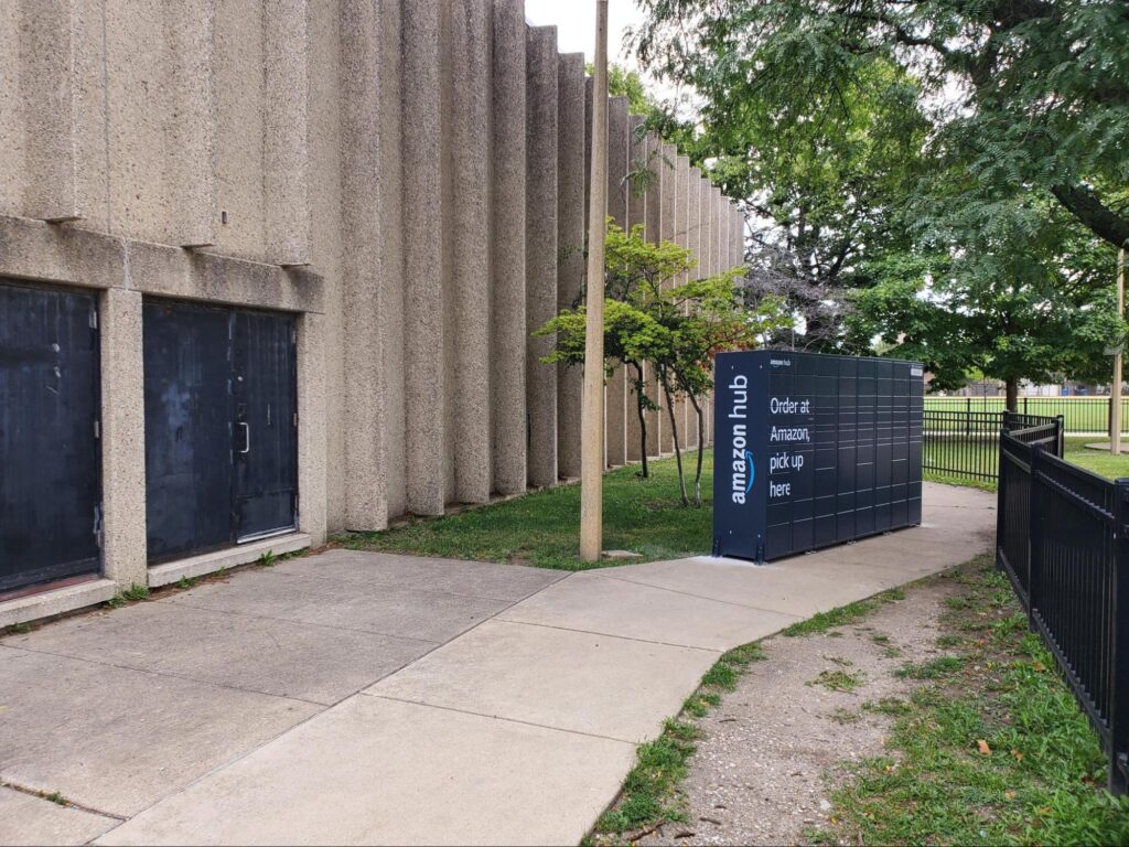 amazon lockers in chicago park